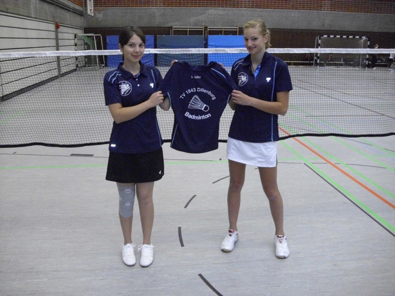 2011-10-28 Präsentation neues Tactic-Trikot von Dilara und Lisa