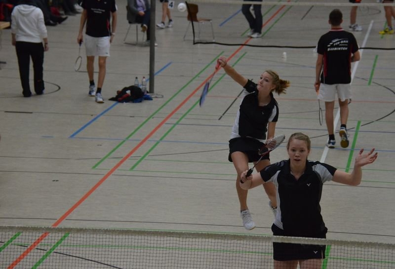 2012-11-18 Damendoppel U15 Lisa Loehr Smash