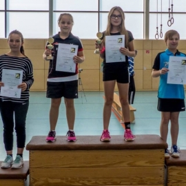 2015-10-11 Bezirksmeisterschaften U11-U19 Stadtallendorf Siegerehrung Damendoppel U13_Josefine Hof_Lena Sommavilla