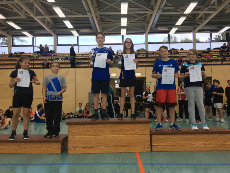 2016-10-08 Bezirksmeisterschaften U11-U19 Siegerehrung MX U13 Lara Grätke Nils Mittendorf