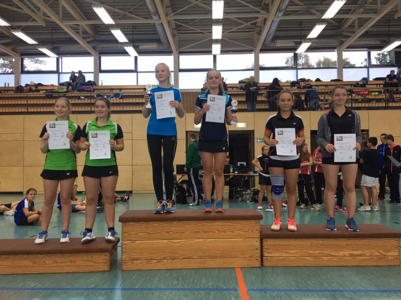 2016-10-08 Bezirksmeisterschaften U11-U19 Siegerehrung DD U15 Lena Brestel Ida Warfsmann
