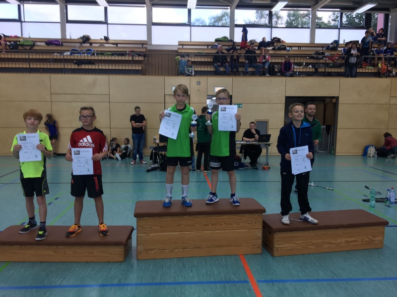 2016-10-08 Bezirksmeisterschaften U11-U19 Siegerehrung HD U11 Ole Becker