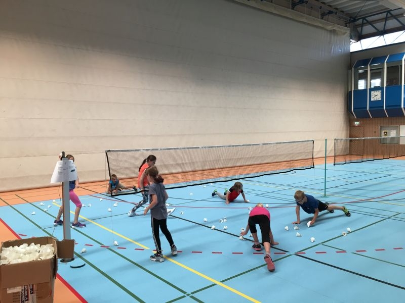 2017-08-07 Ferienpass Badminton (1) Aufwaermen
