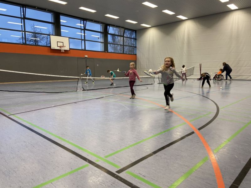 2021-12-10-Vorstellung-Sichtung-Badminton-Schule-am-Brunnen-Dillenburg-Frohnhausen-Federball-Transport
