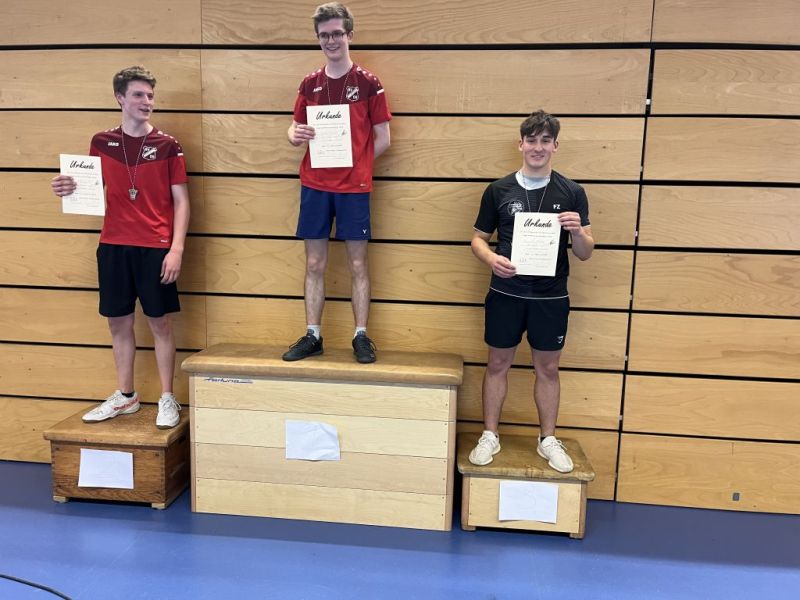 2023-06-17-Siegerlandmeisterschaften-Siegerehrung-Herreneinzel-U19-3.-Dominik-Mueller