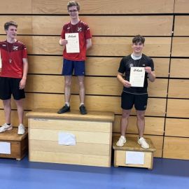 2023-06-17-Siegerlandmeisterschaften-Siegerehrung-Herreneinzel-U19-3.-Dominik-Mueller