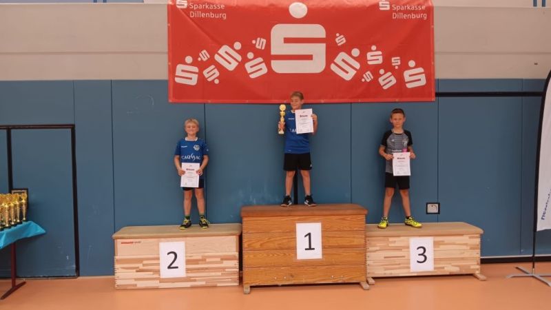2024-09-07-Badminton-Bezirksmeisterschaften-Dillenburg-Siegerehrung-JE-U11-3.-Johann-Becker