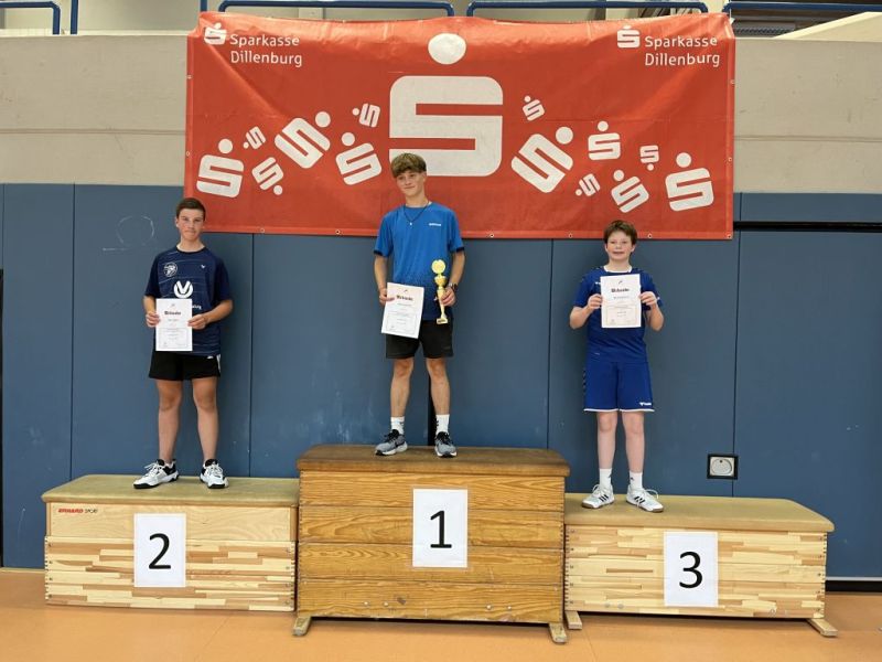 2024-09-07-Badminton-Bezirksmeisterschaften-Dillenburg-Siegerehrung-JE-U15-2.-Nico-Toegel