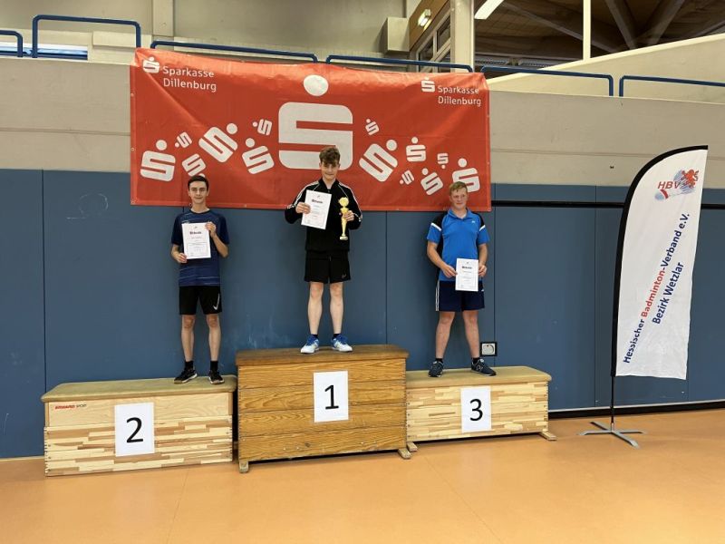 2024-09-07-Badminton-Bezirksmeisterschaften-Dillenburg-Siegerehrung-JE-U17-2.-Leon-Turschner