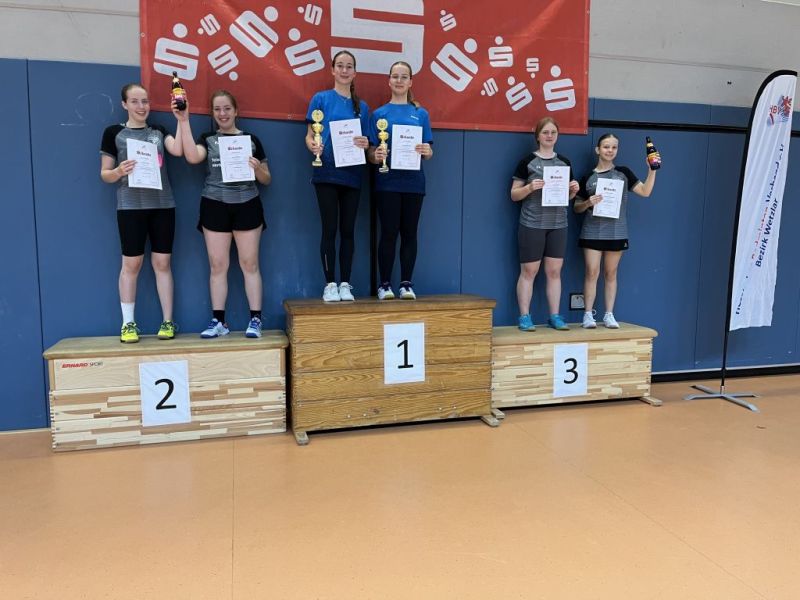 2024-09-08-Badminton-Bezirksmeisterschaften-Dillenburg-Siegerehrung-MDU17