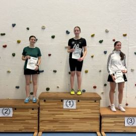 2025-03-01-D-RL-Erda-Siegerehrung-MEU19-Leni-Feindler-1.-Platz